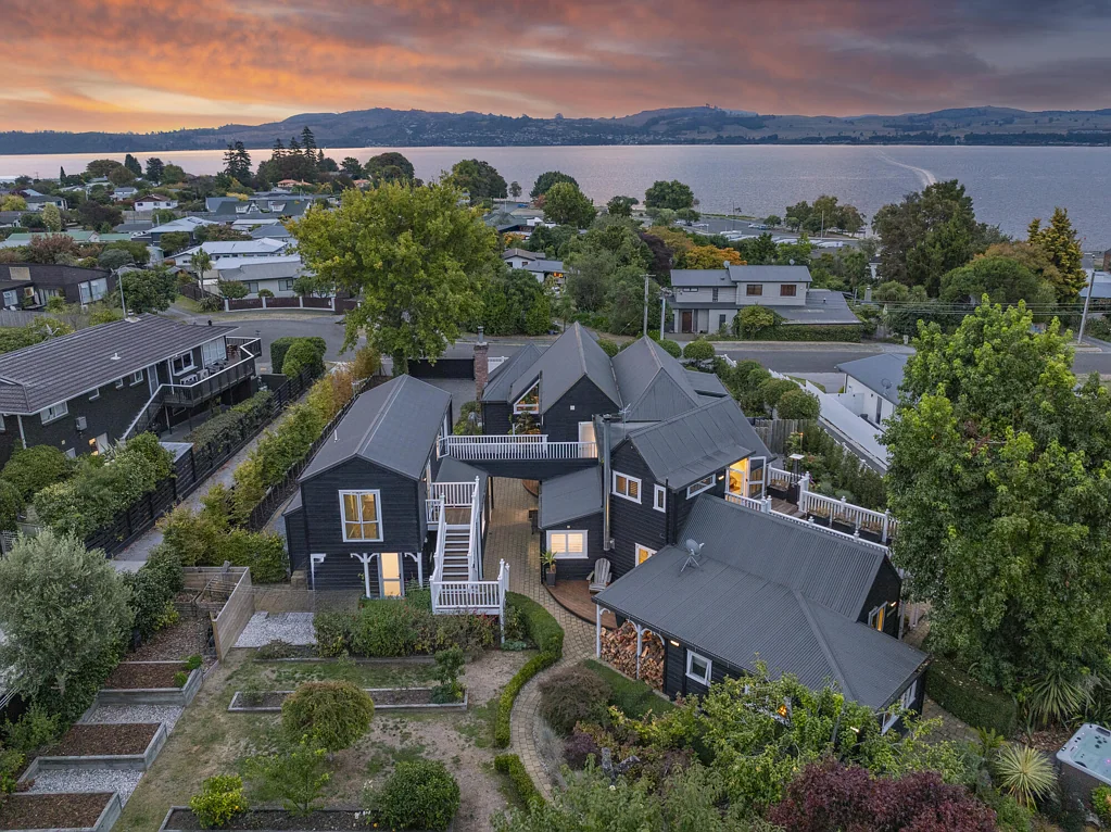 Taupo 6ਬੈੱਡਰੂਮ One of Two Mile Bay's Finest Offerings