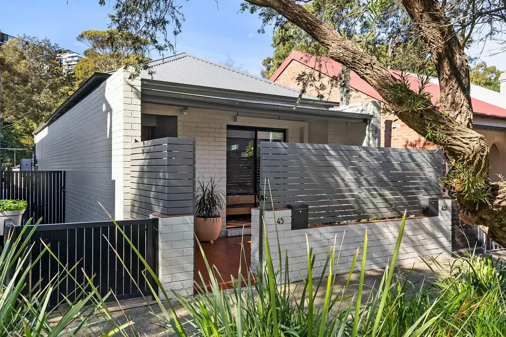 Annandale 2Kwarto Well-appointed freestanding home with backyard