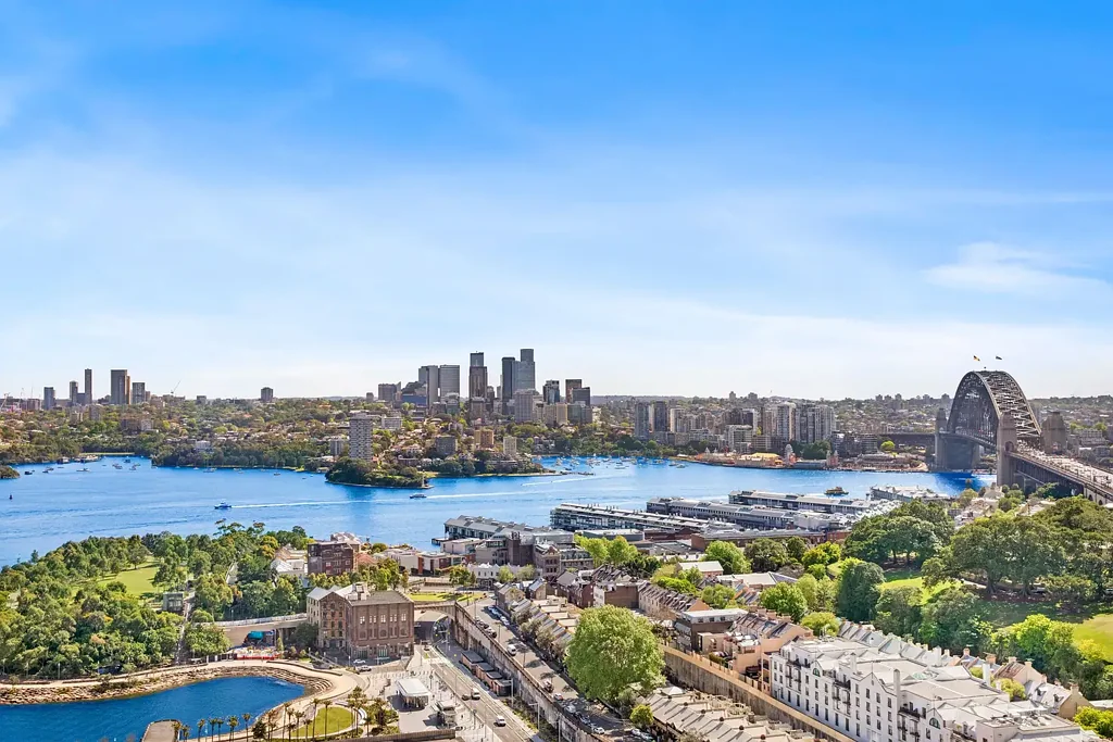 Sydney 1 Slaapkamer Rare One-Bedroom Plus Study with Parking and Harbour Bridge Views