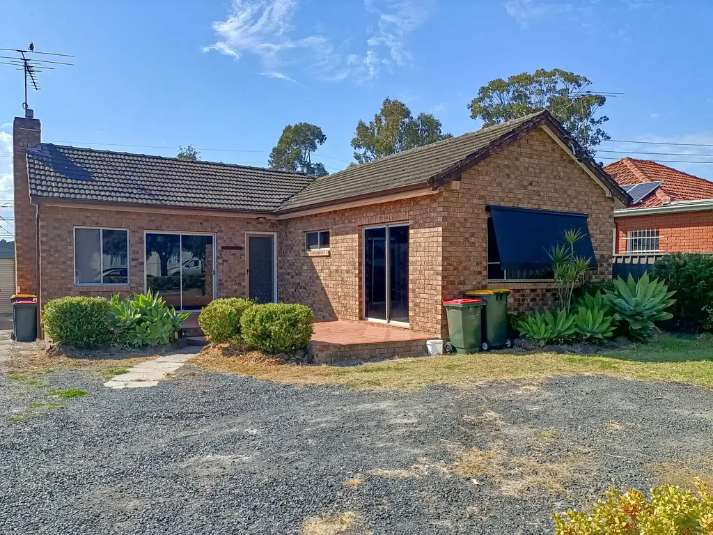 WALK TO CBD - FANTASTIC LOCATION