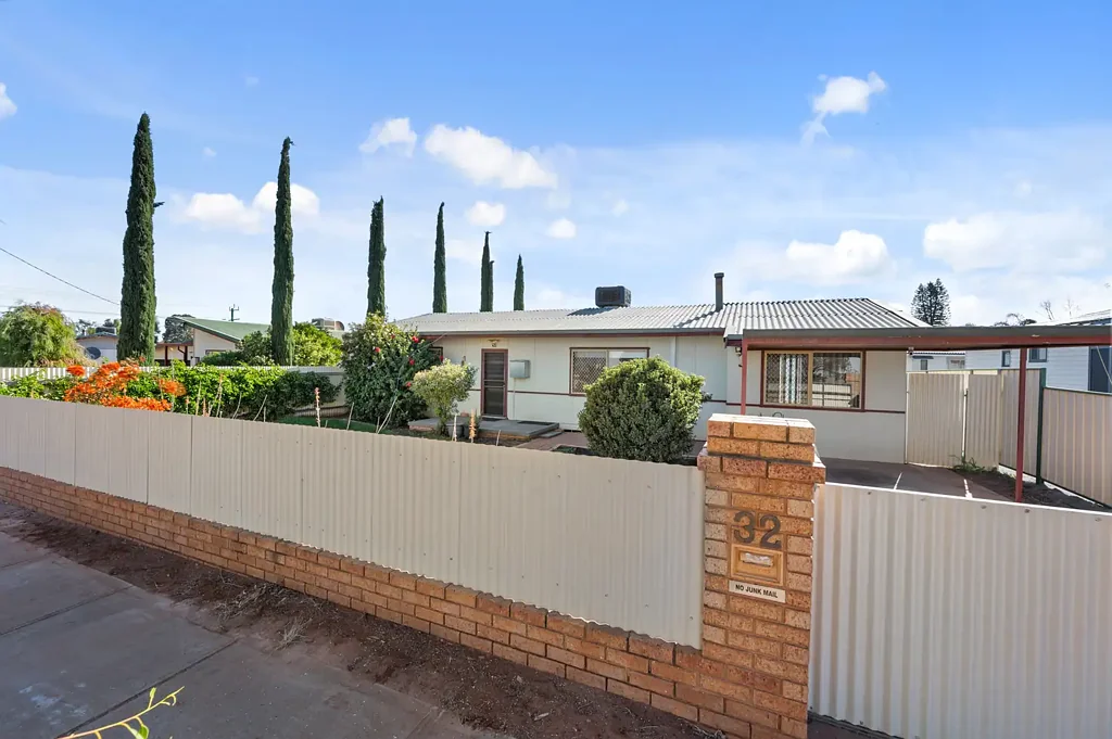 South Kalgoorlie 3ਬੈੱਡਰੂਮ Well-Maintained & Move-In-Ready, Three-bedroom Home!