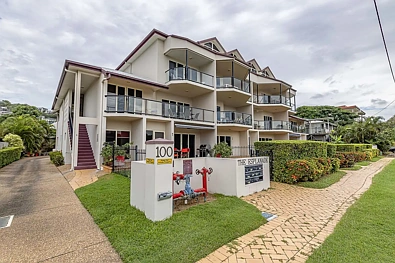Belgian Gardens 2 Slaapkamer Waterfront Living in a Highly Sought-After Location