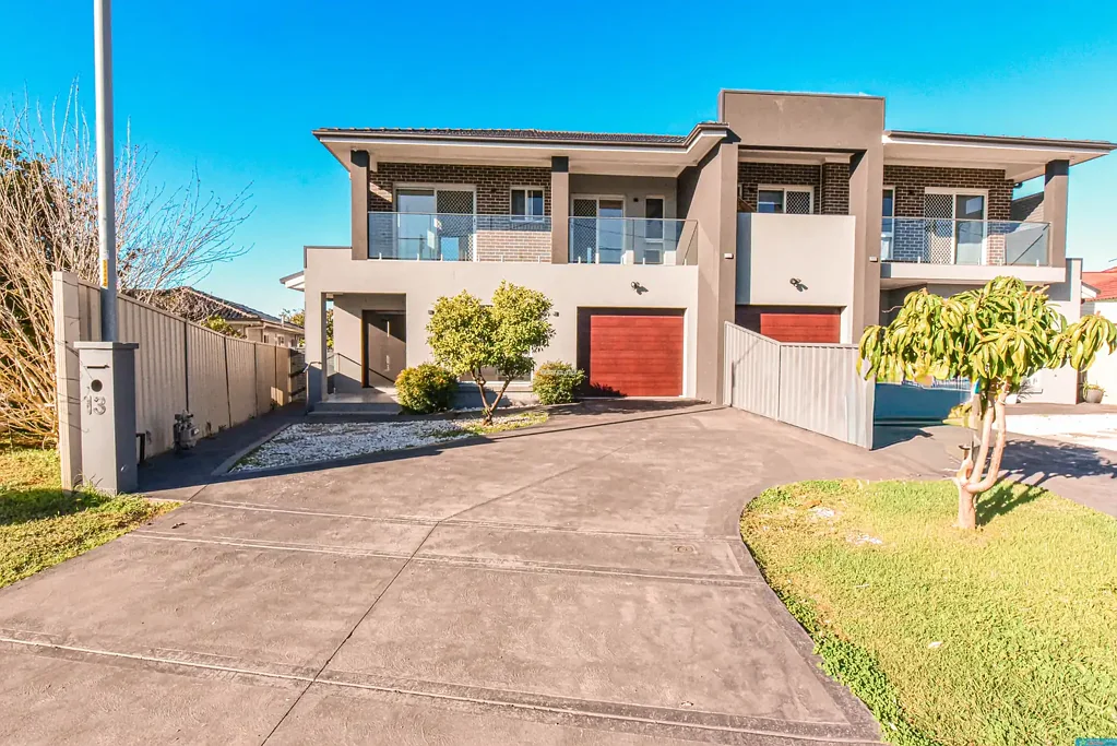 Canley Heights 5房 完美无瑕的5卧室家庭住宅 — 步行可达商店和学校！ IMMACULATE 5 BEDROOM FAMILY HOME — WALK TO SHOPS & SCHOOL!