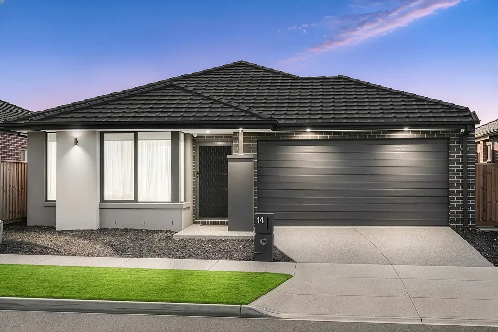 Manor Lakes 4બેડરૂમ Mimosa Built Stylish Family Home with Premium Upgrades in Prime Manor Lakes Location!