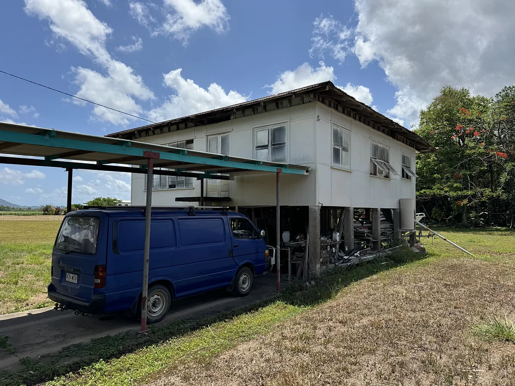 Tully 3 Bedroom House and Commercial Workshop Highway Frontage Tully