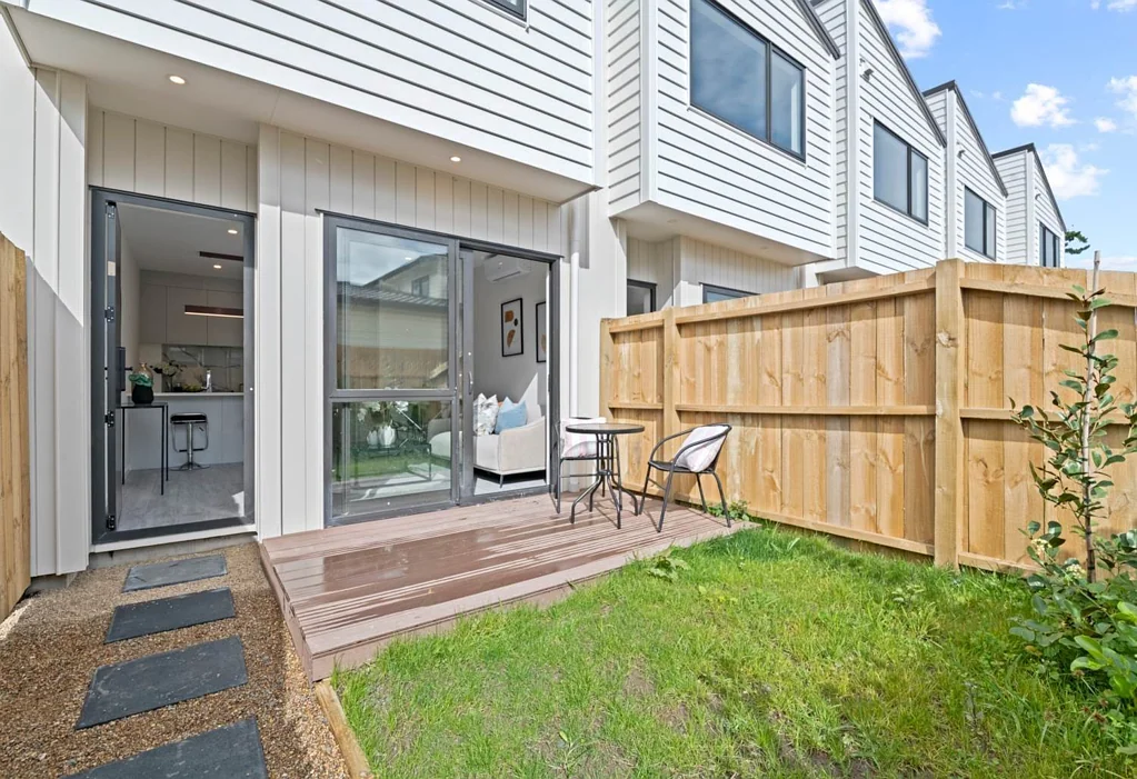 Modern Coastal Living in Orewa  Zoned for Ore...