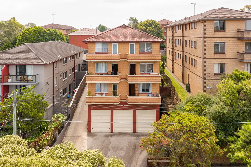 Marrickville 18Habitaciones Entire block of 9 x apartments / to be sold in one line