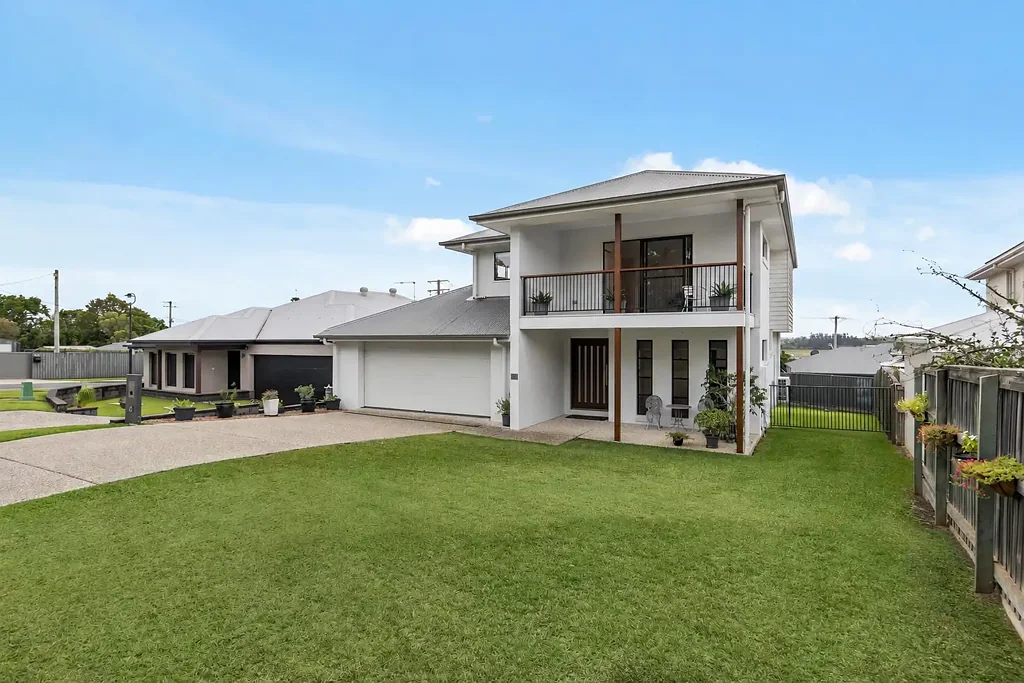 Bridgeman Downs 5房  现代家庭住宅位于布里奇曼唐斯  Contemporary Family Home in Bridgeman Downs