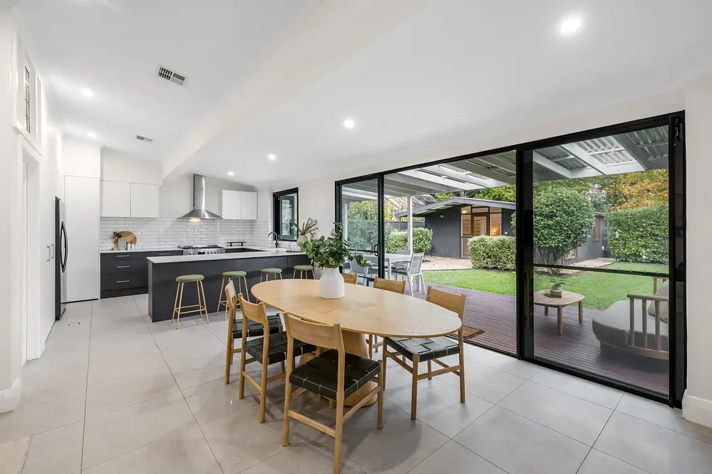 Malvern 3房  Renovated & Extended Bungalow in Prestigious Malvern - Reimagined for Modern Living & within the Glenunga International High School Zone.