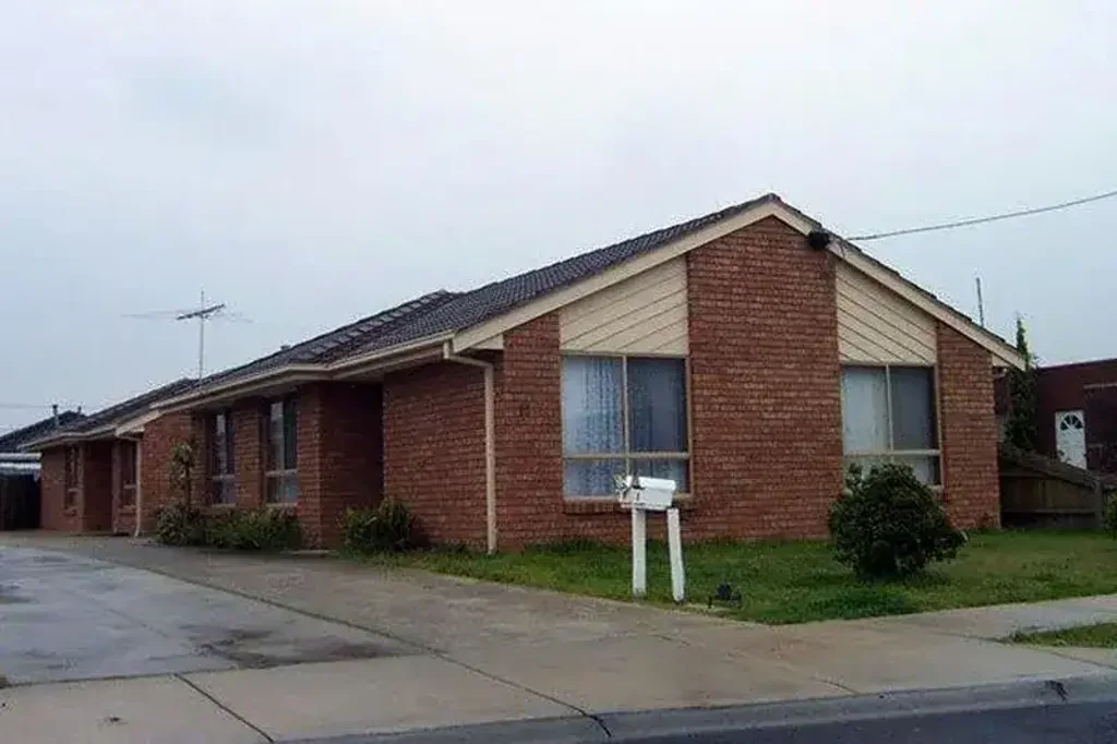 Classic 2Br Unit in the Heart of Altona Meadows!