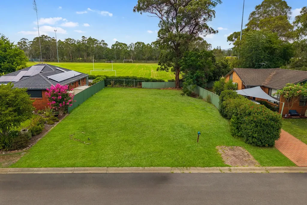 Cranebrook 宽敞625平米地块 宽阔18.9米临街面  平坦已清理土地 老年套房潜力  安静家庭社区  靠近学校公园  交通购物便利 Prime 625sqm Land Opportunity!
