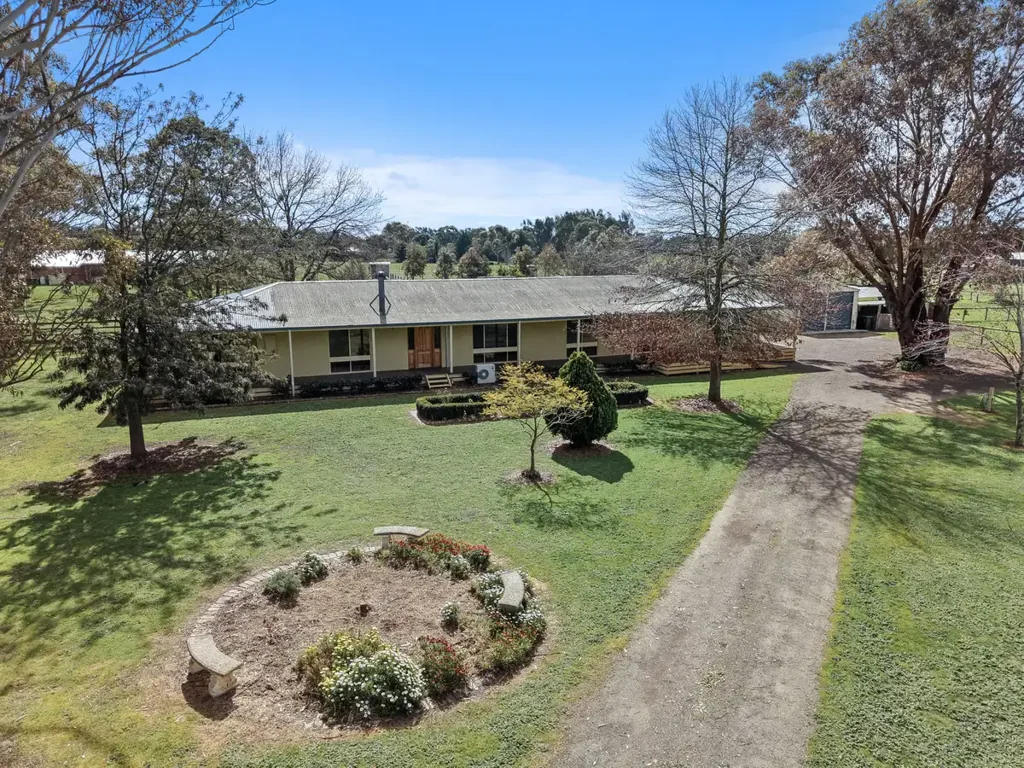 Traralgon East 4房  5 Acres of Country Living