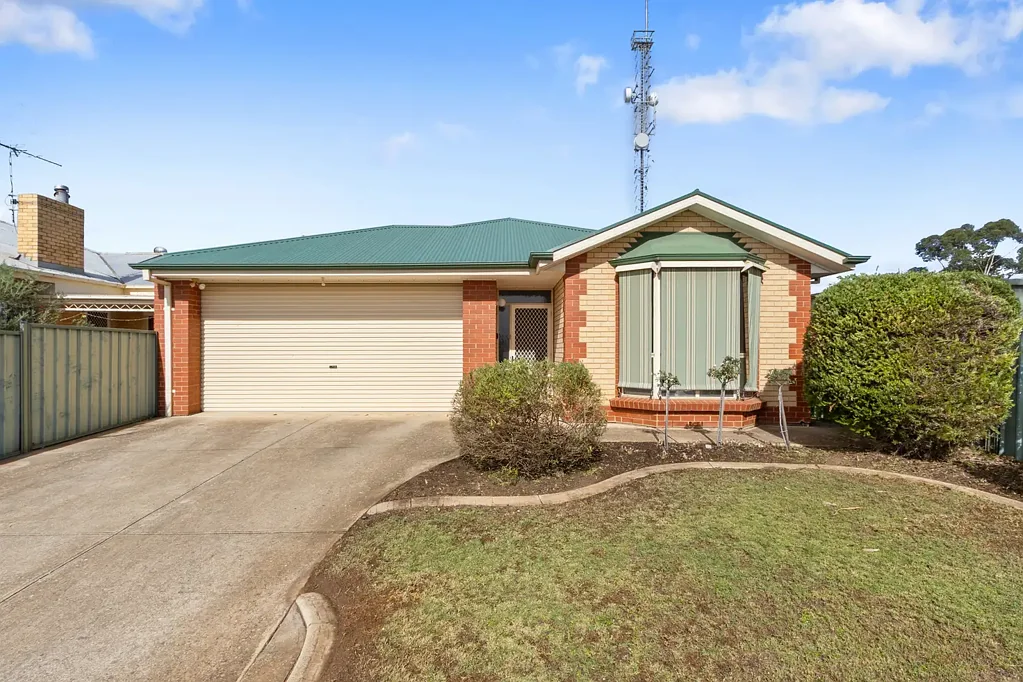 Contemporary villa with convenience at your door step