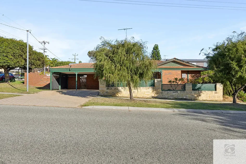 NEAT & TIDY HOME IN A PRIME LOCATION