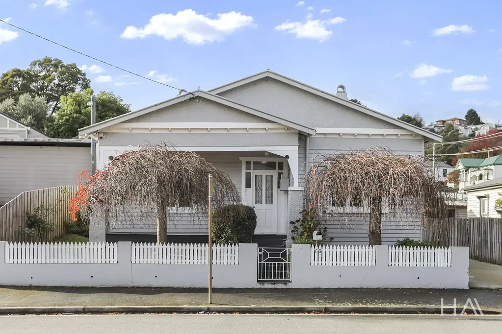 South Launceston 4房  Character, Space and Convenience Combined