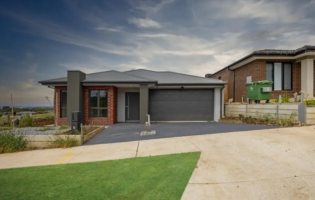 Wallan 5Habitaciones Purpose-Built Modern SDA Home | $110K Rental Income per annum