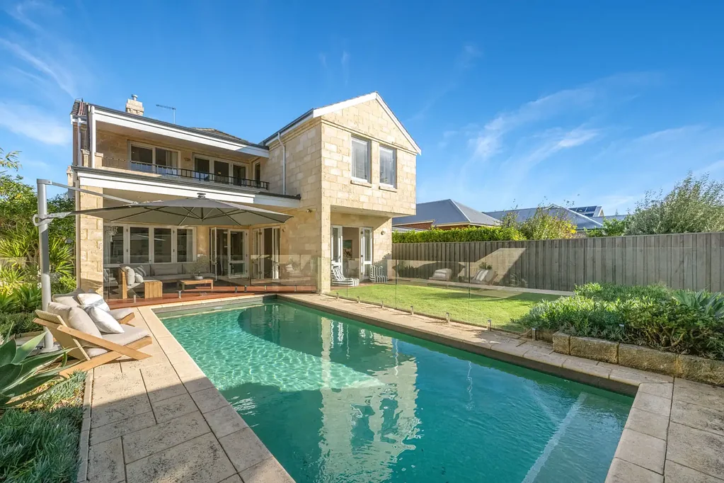 Cottesloe 5 Bedroom LUXURY LIVING WITH POOL, STUDIO AND WALK TO BEACH LOCATION
