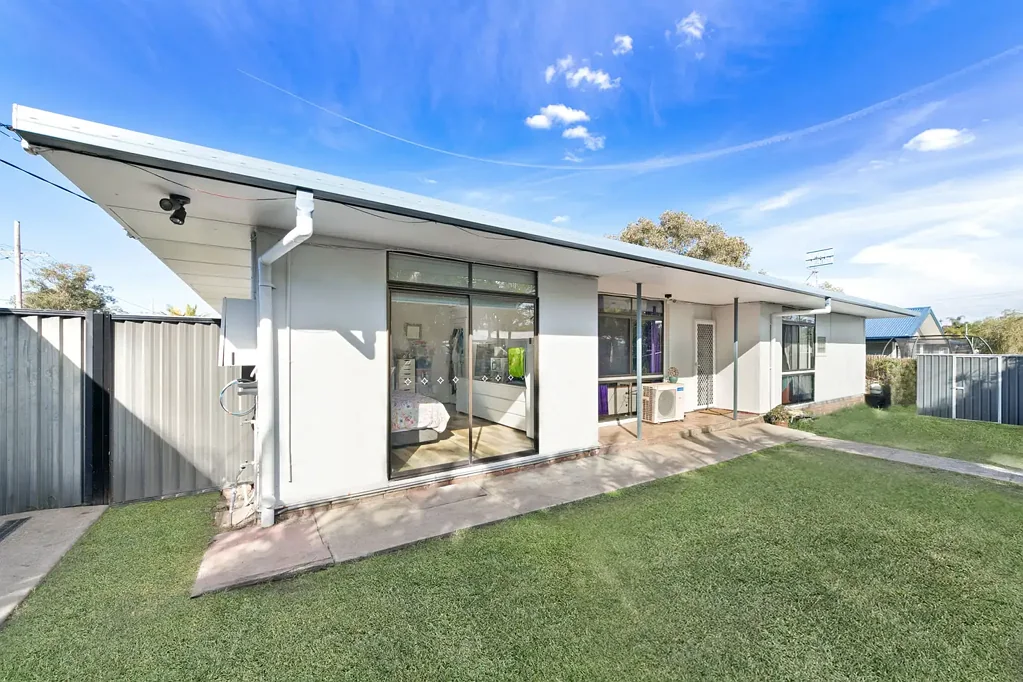 Spacious Modern Home in Buff Point!