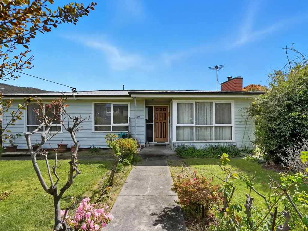 42 Beach Road, Snug, TAS 7054