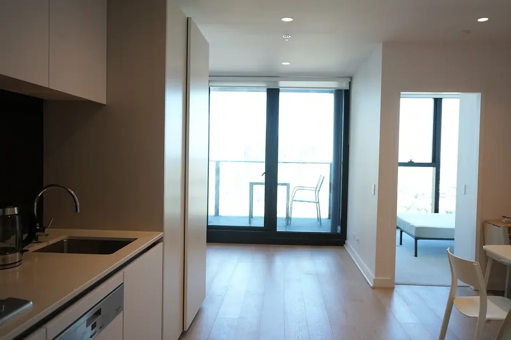 Fully furnished - Stylish Docklands Apartment Living!