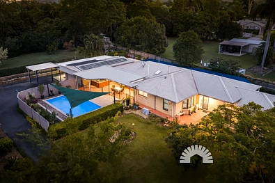 Morayfield 5 Slaapkamer A Hidden Retreat Offering Space, Privacy & Convenience