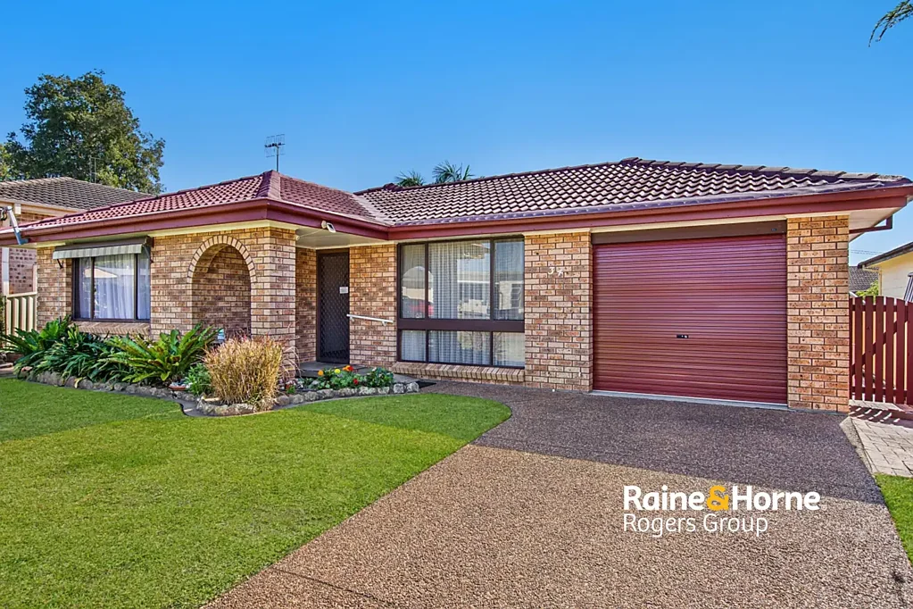 Toukley 3 Bedroom Brick & Tile Beauty in Sought-After Toukley Avenues!