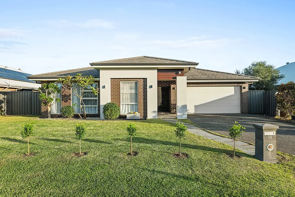 32 Seaside Boulevard, Fern Bay, NSW 2295