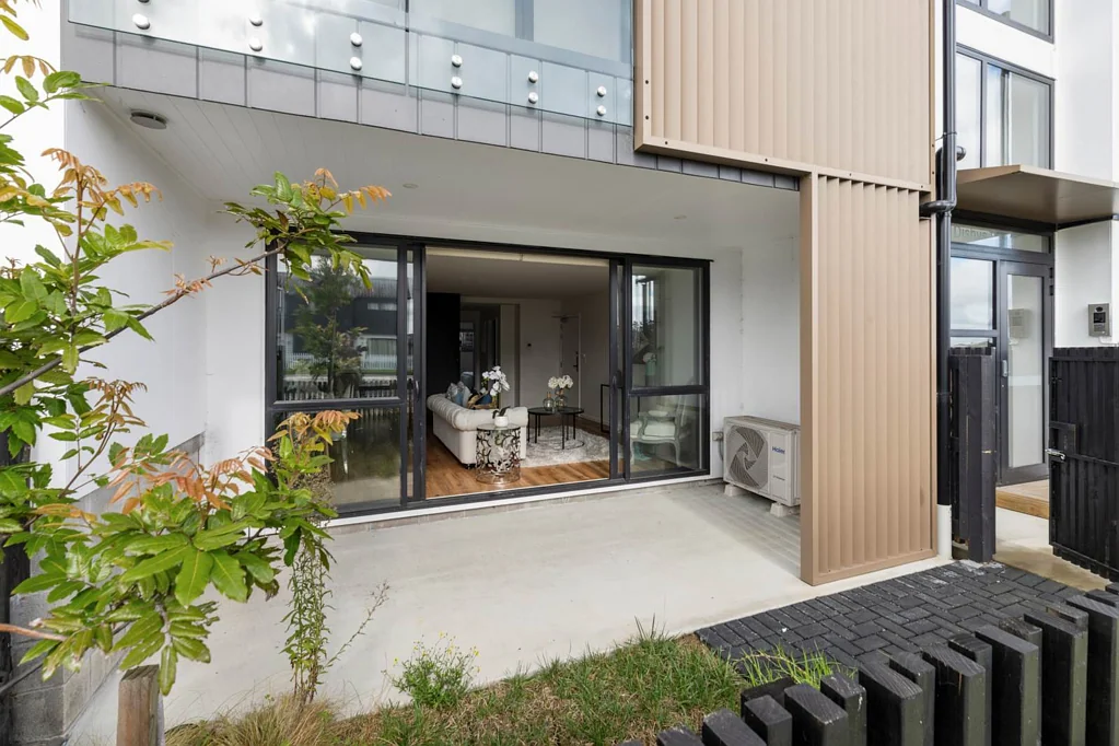 Flat Bush 2 Bedroom Priced to Sell, Ground Floor Apartment!