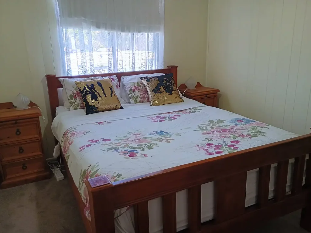Single parent or shorter lease, fully furnished and all bills included