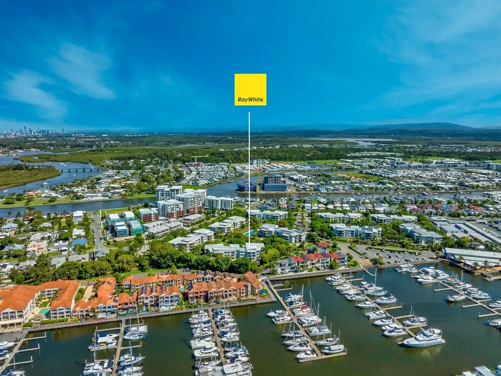 Hope Island 2Kwarto TOP FLOOR WITH MARINA VIEWS - 2 BEDROOMS 2 BATHROOMS 2 CAR SPACES - A Rare Find