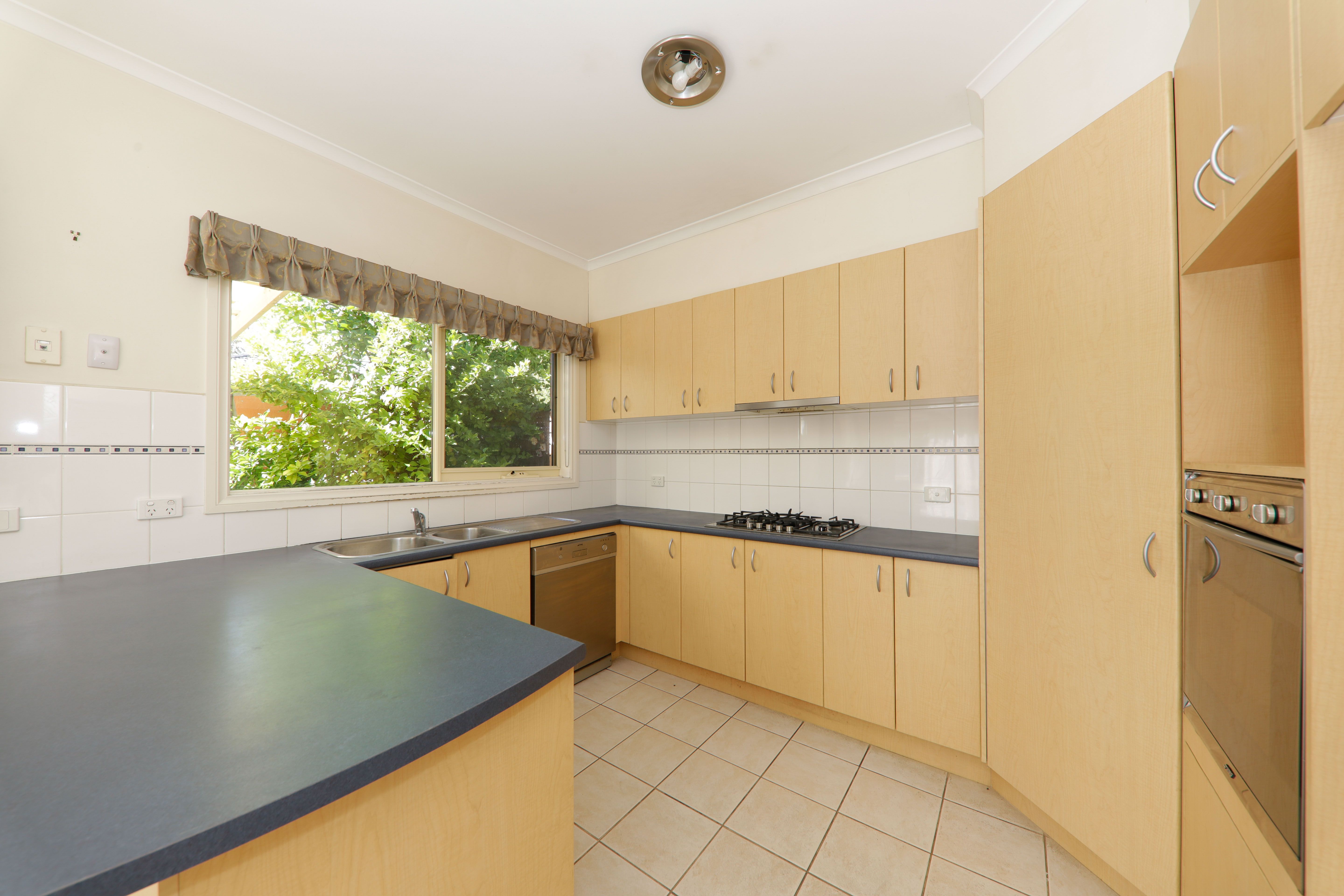 45 LARKSPUR CCT, GLEN WAVERLEY VIC 3150, 0 habitaciones, 0 baños, Townhouse