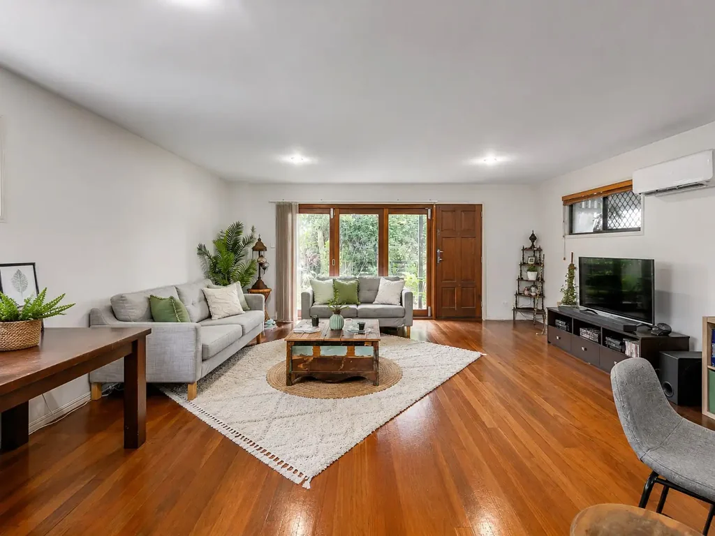 Balmoral 3બેડરૂમ FREESTANDING EXECUTIVE TOWNHOUSE IN LEAFY POSITION
