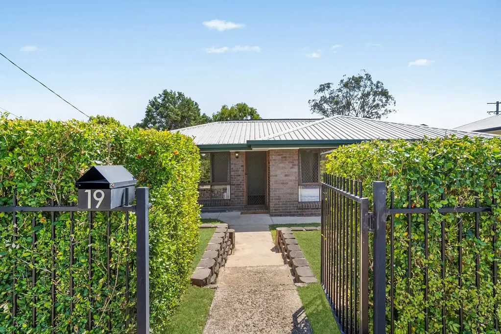 19 Kingsley Street, Walloon, QLD 4306