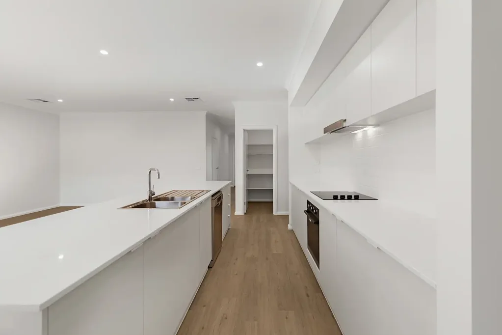 Spacious Family Home with Modern Features and Scenic Views in Winter Valley
