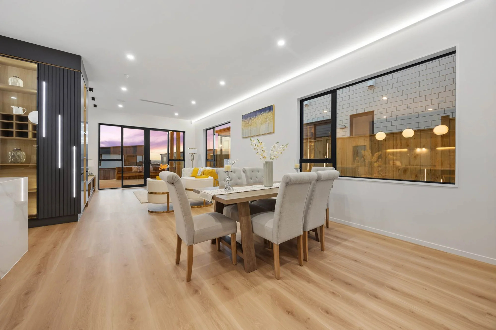 Flat Bush 8 Bedroom LUXURY, NEW & BREATHTAKING VIEWS!