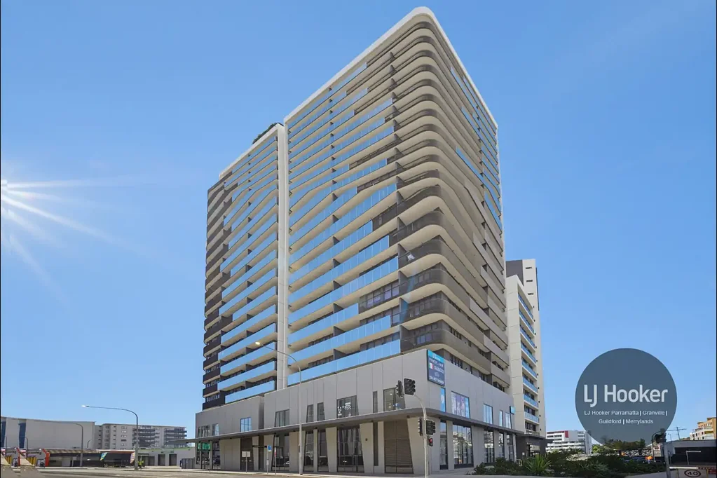 Merrylands 3房 高空奢华公寓，全景视野，绝佳机会！ Spectacular Sky-High Luxury with Panoramic Views | A Rare 17th Floor Opportunity!