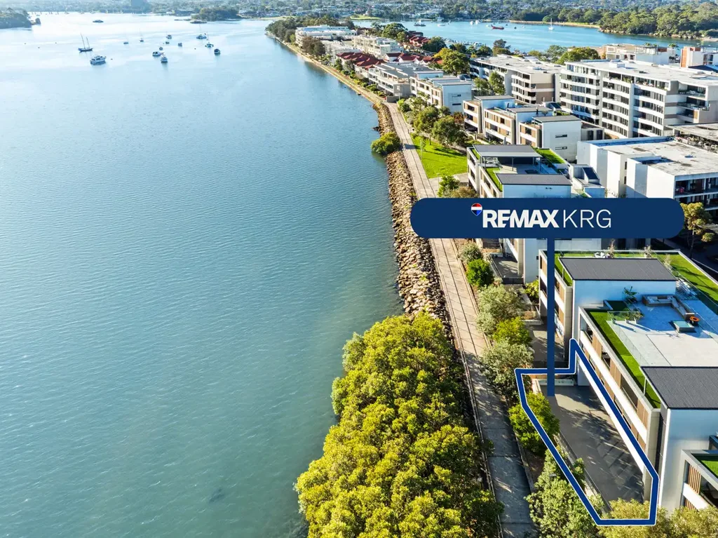 Mortlake 3Phòng ngủ Absolute Waterfront Courtyard Residence with House-Like Proportions