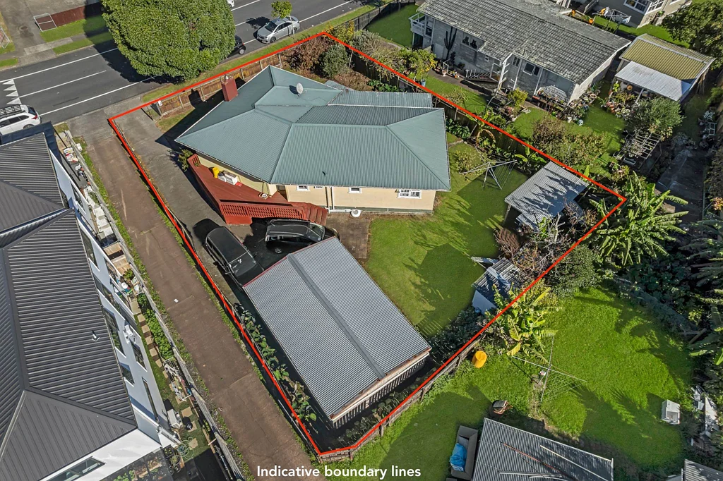 Manurewa 3 Slaapkamer Opportunity with Income Today & Potential Tomorrow
