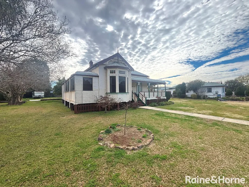 Kingaroy 3房  Charming Queenslander on Half an Acre - Full of Character