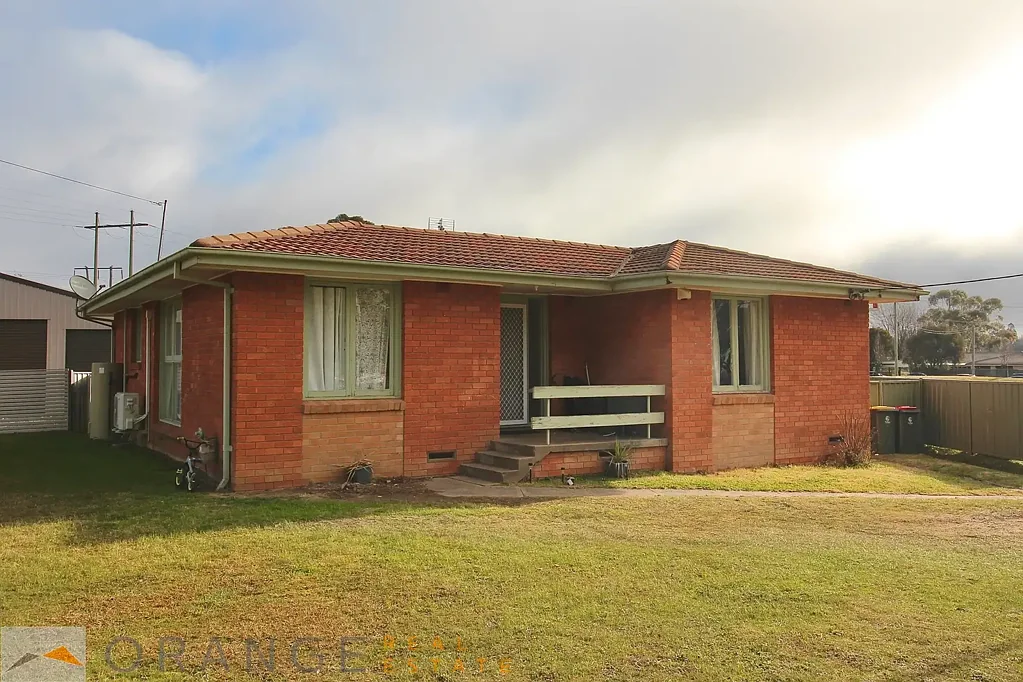 2 Algona Crescent, Orange, NSW 2800