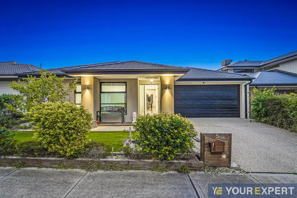 5 Amburla Drive, Cranbourne North, VIC 3977