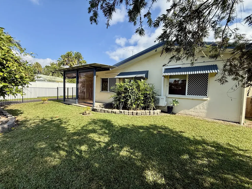 UNFURNISHED HALF DUPLEX IN A GREAT LOCATION!