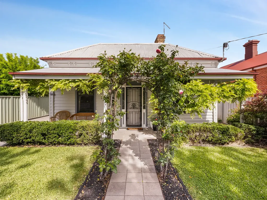 Benalla 3chambre DOUBLE FRONTED VICTORIAN HOME IN THE HEART OF BENALLA