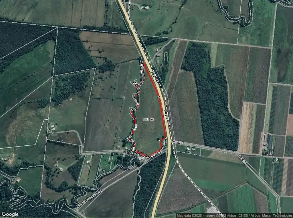 Sandy Pocket 24.66 ACRES (9.98 Ha) FULLY FENCED, LONG HWAY FRONTAGE, POWER, BORE, LITTLE MORESBY CREEK BOUNDARY, AGISTMENT AND ROAD SIGN INCOME. PREVIOUSLY GREW PAW PAWS AND OTHER SMALL CROPS.