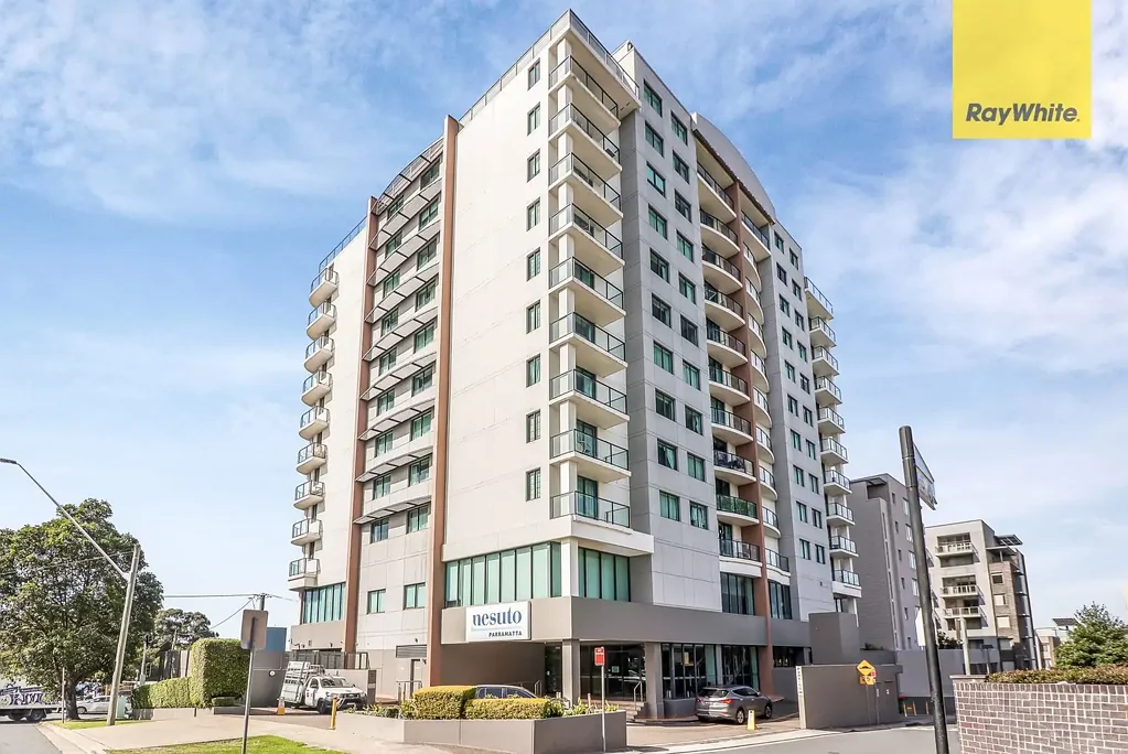 Stylish One-Bedroom Apartment in Resort-Style Complex with Panoramic Views