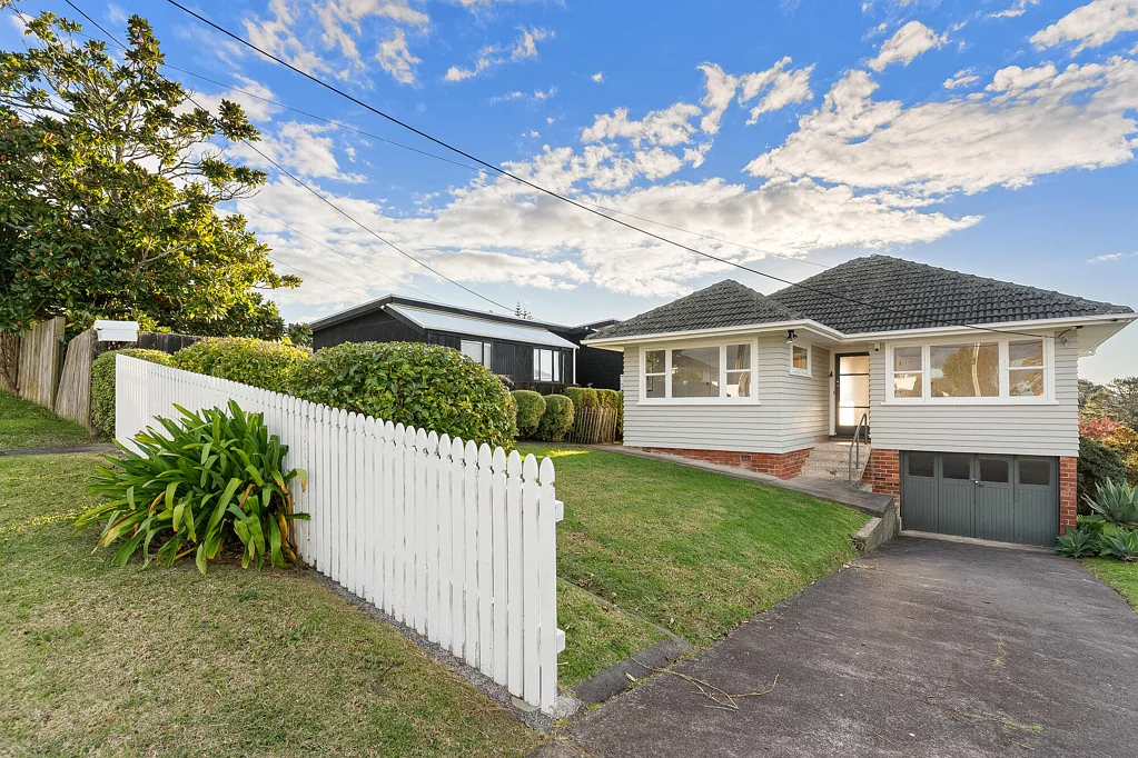 Birkdale 2Zimmer Auction this Wednesday at 4pm
