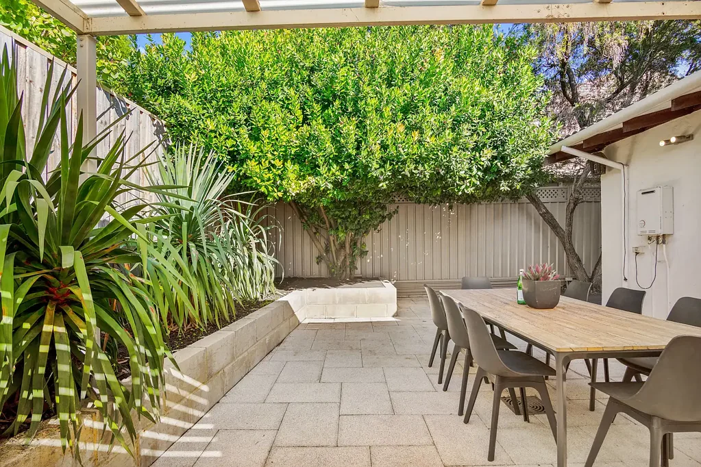 Conveniently Located 3-Bedroom Villa - Walk to River, Easy City Access