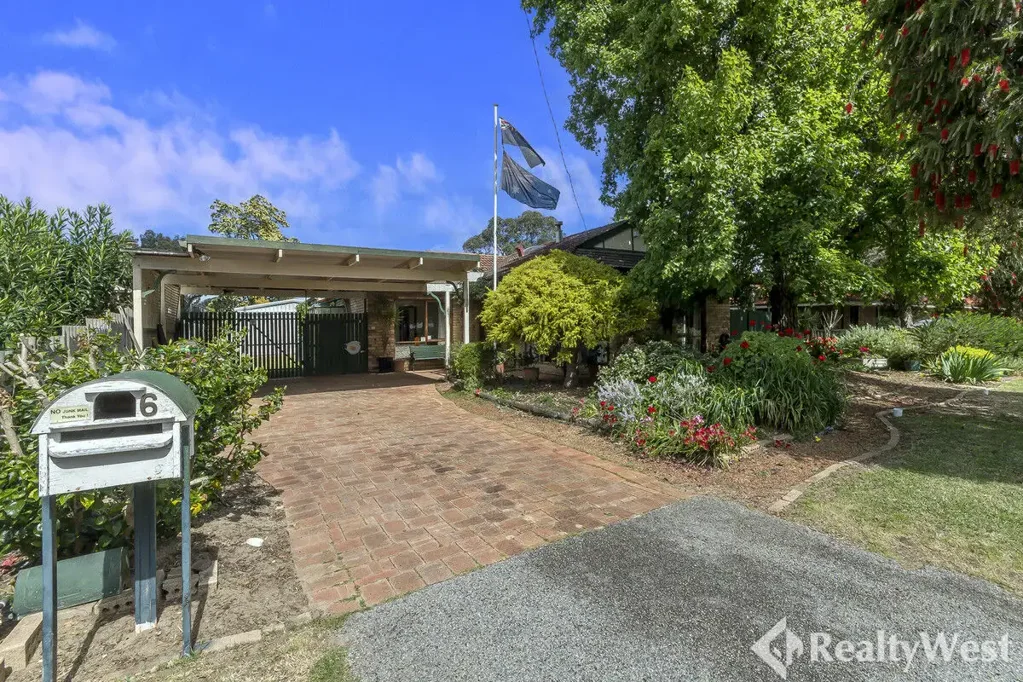 Redcliffe 3房  UNDER CONTRACT by RealtyWest