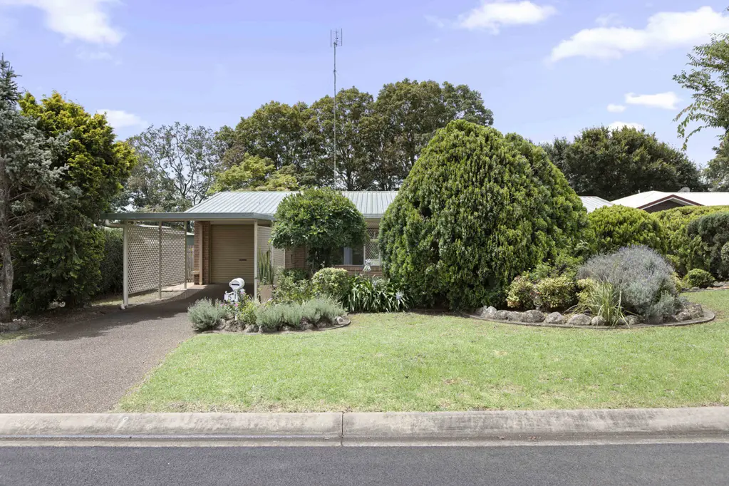 5 Hanna Court, Kearneys Spring, QLD 4350