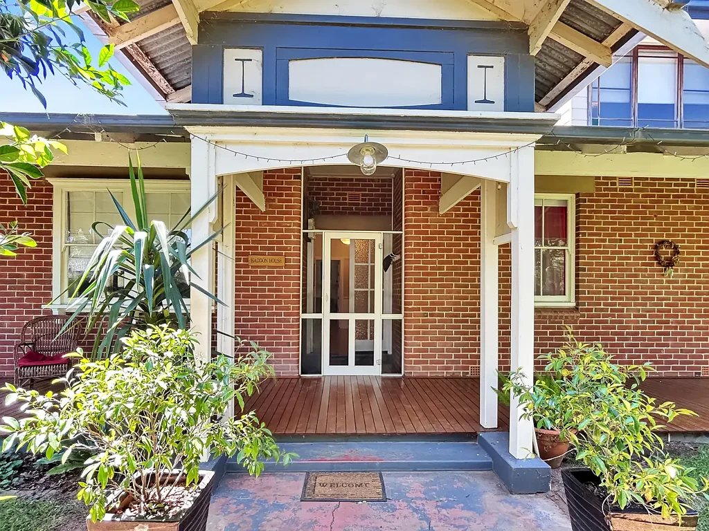 Narromine 5غرفة نوم Charming 1929 Double Brick Home Filled with Character and Comfort